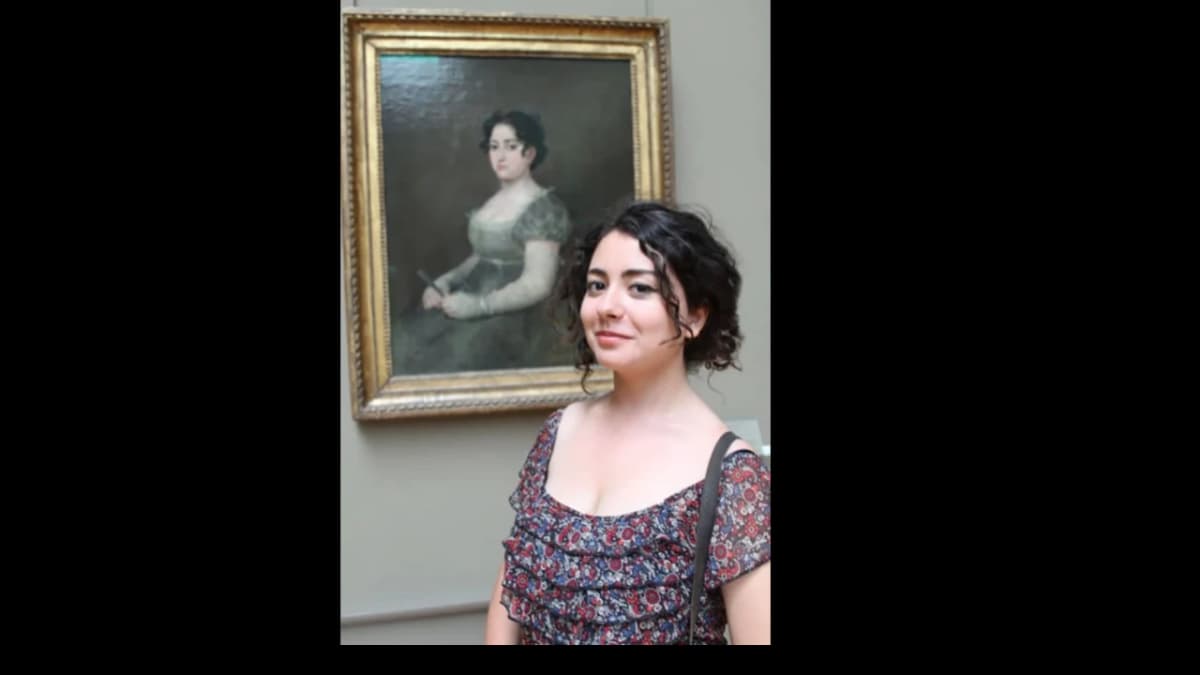 A museum visitor and their Jane Austen-era doppleganger.